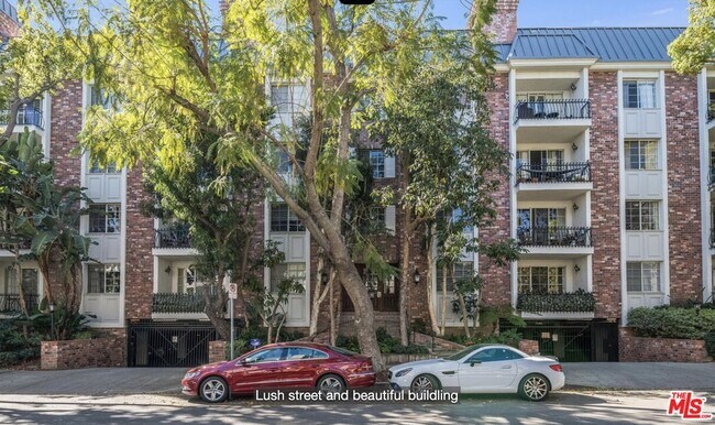 Photo - 1375 Kelton Ave Unidad 407