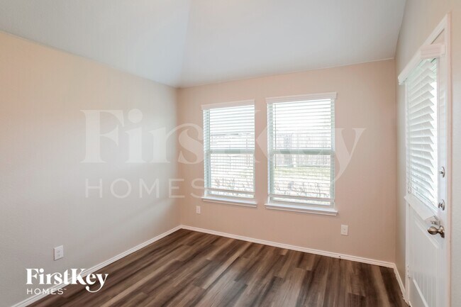 Photo - 1305 Trumpet Dr