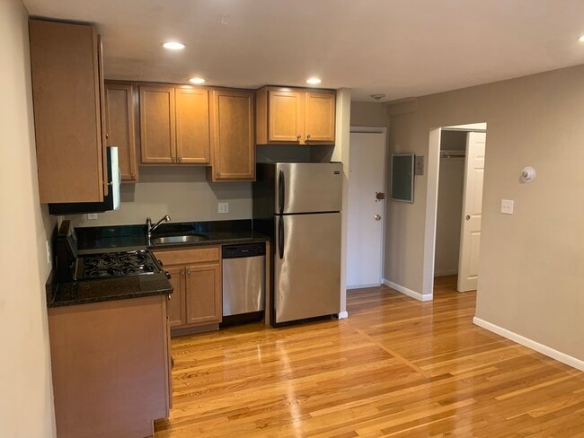 Building Photo - 360 Market St Unit #12 Rental