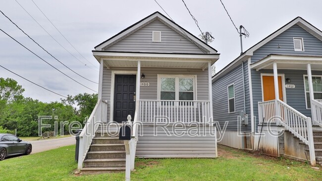 Building Photo - 1400 Maple St