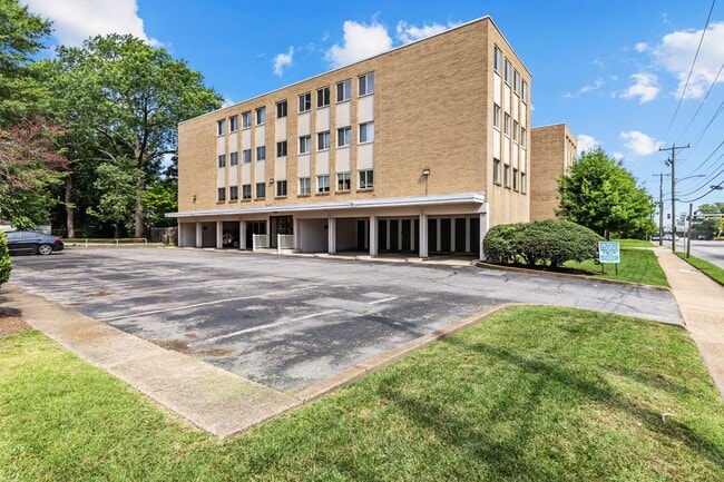 Photo - Quiet Norfolk Condo – Utilities & Parking ...