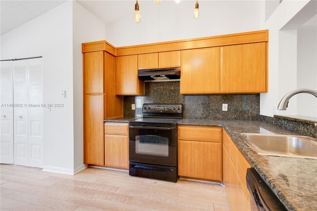 Photo - 104 NW 98th Ter