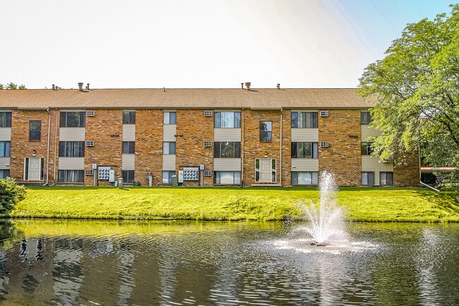 Exterior - Ashton Lake Apartments