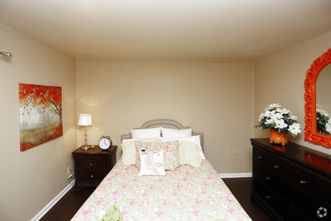 Crossroads at Southgreen Apartments For Rent in Indianapolis, IN