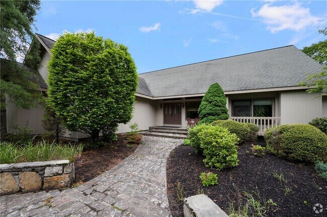 Building Photo - 633 Chestnut Hill Rd Rental