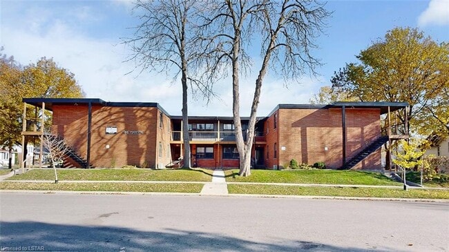 Building Photo - 186 Queen St Unit 14