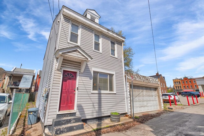 Photo - 3 Bed, 1.5 Bath House in South Side Flats