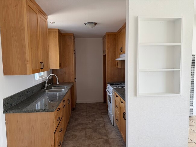 Photo - 835 E Avenue Q Unit 835