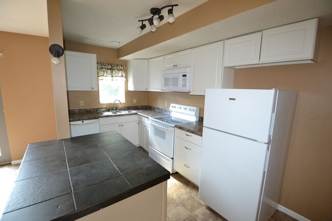 Photo - 1115 N Duluth Ave Unit 2