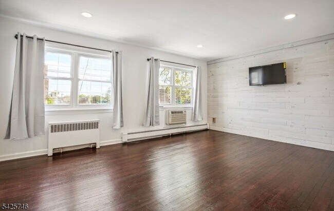 Photo - 604 Chestnut St