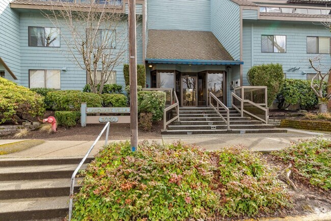 Building Photo - 2Bd/2Ba Mercer Island Condo Unit 511