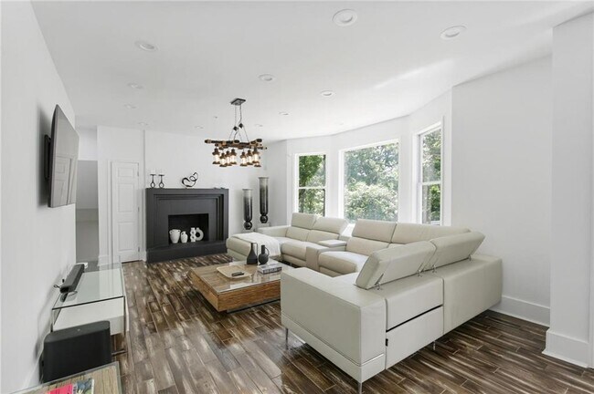 Photo - 6550 Powers Ferry Rd NW