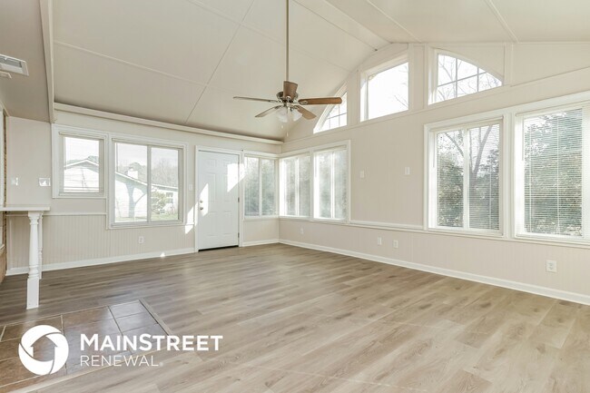 Photo - 155 N Hampton Dr