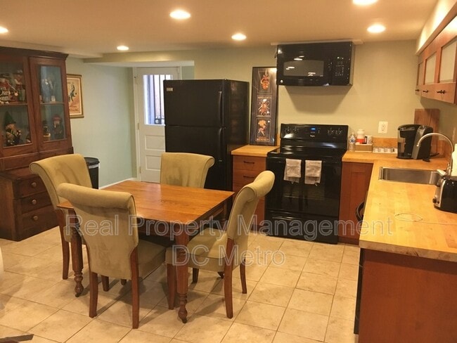 Photo - 813 10th St NE