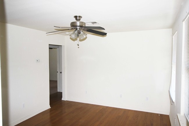 Building Photo - 8304 Palm St Unit 8304 Rental