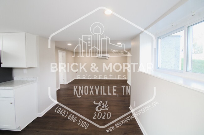 Photo - 1008 E Harper Ave