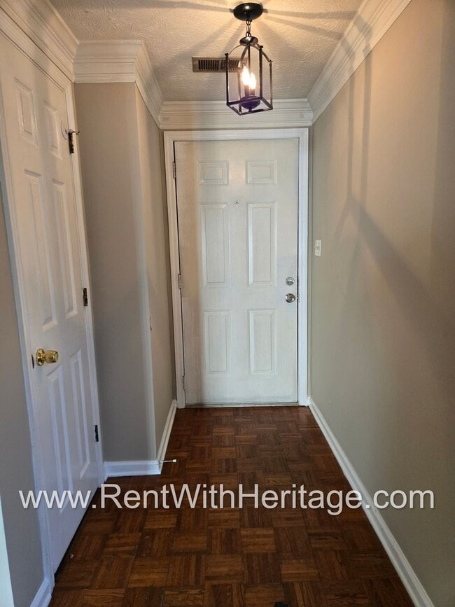Photo - WOW!!! GORGEOUS DUPLEX / GREAT ROOMMATE FLOORPLAN / UPGRADES / GREAT LOCATION / PRIVATE YARD
