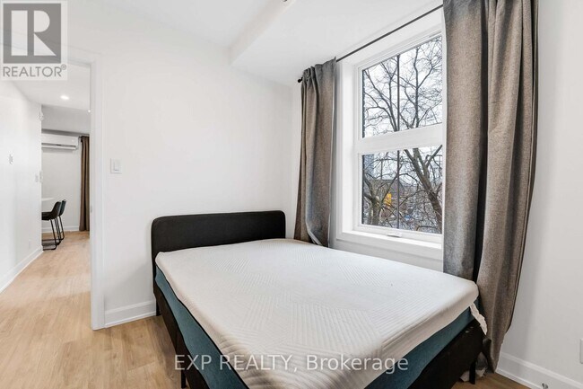 Photo - 887 Somerset St W Unité 101