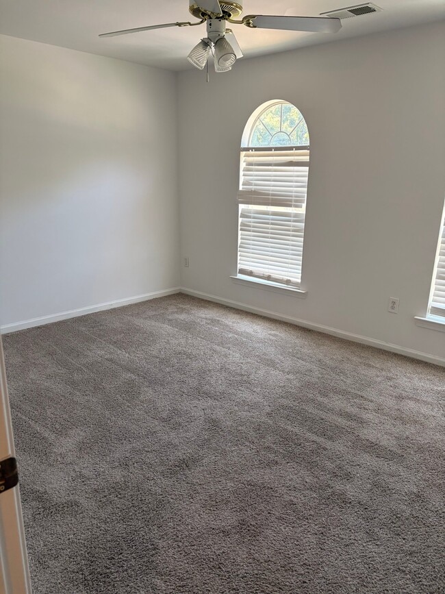 Photo - 113 Willow Point Ln