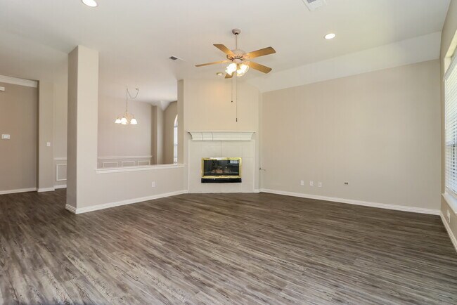 Photo - 414 Hampton Cir