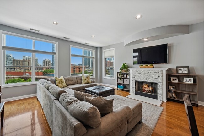 Photo - 330 N Clinton St Unit 603