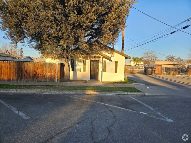 Building Photo - 422 Munzer St Rental