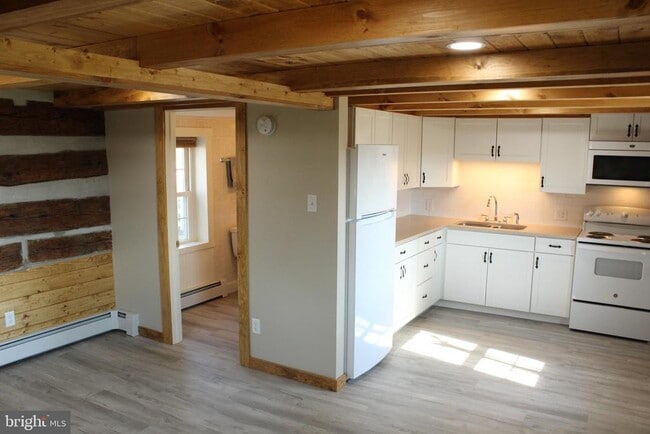 Photo - 739 S Main St