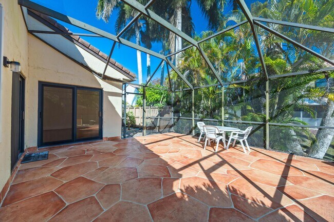 Photo - 2925 Azalea Dr