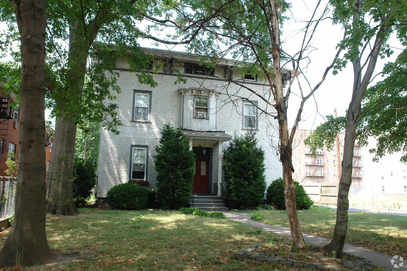 Photo - 323 W Jersey Ave Apartments