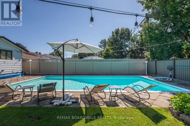 Photo - 1588 Maxime St