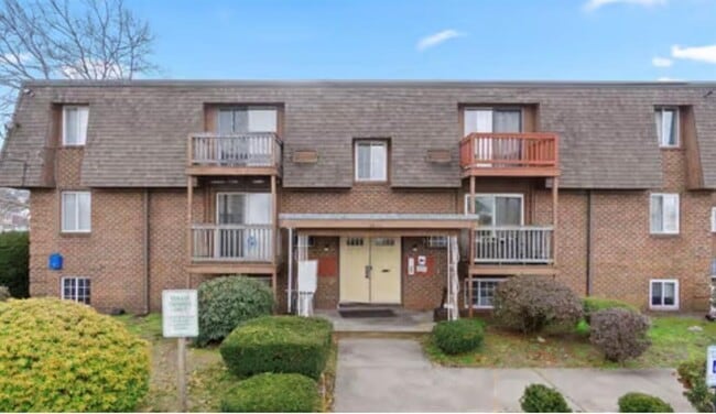 Building Photo - 10 Josephine St