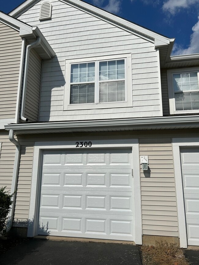 Building Photo - 2300 Woodside Dr Rental
