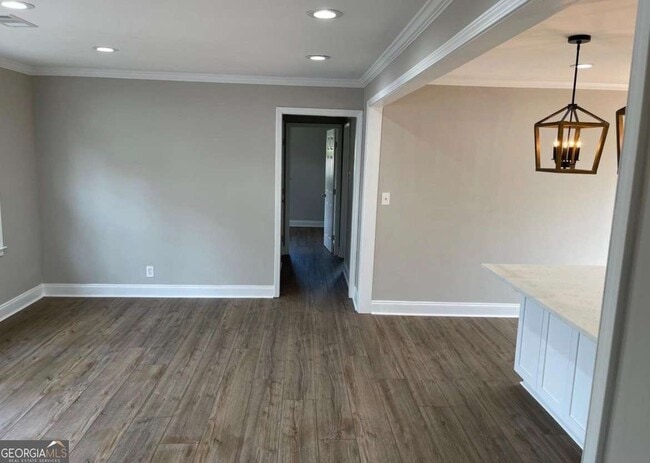 Photo - 2463 Wayne St SW