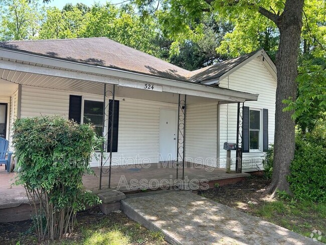 Building Photo - 324 W Poplar St Unit Apt B