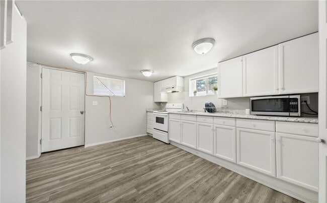 Photo - 112 E 40th St