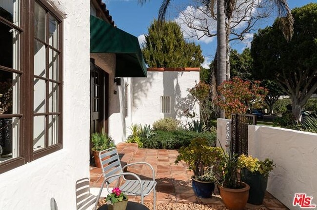 Photo - 2337 Hill St