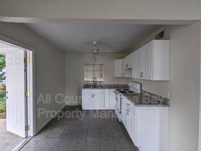 Photo - 1318 Divot Ln