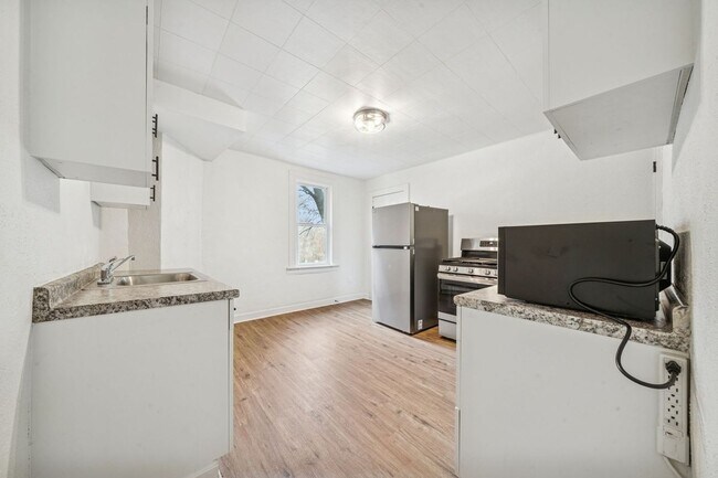Photo - 3226 Richardson Ave