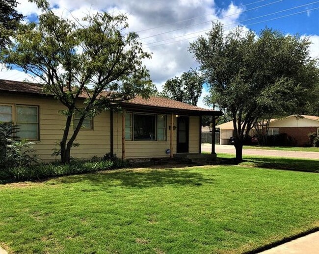 Building Photo - 3019 42nd St