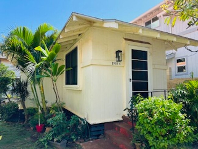 AE100 - AE100 Apartment Unit #C