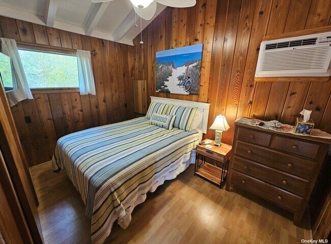 892 Evergreen Walk