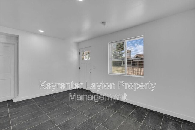 Photo - 775 N Diamond St