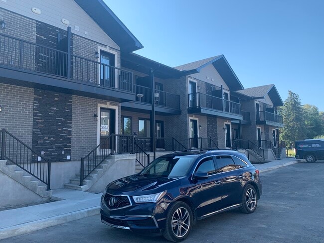 Photo - 300 Kooiman Av