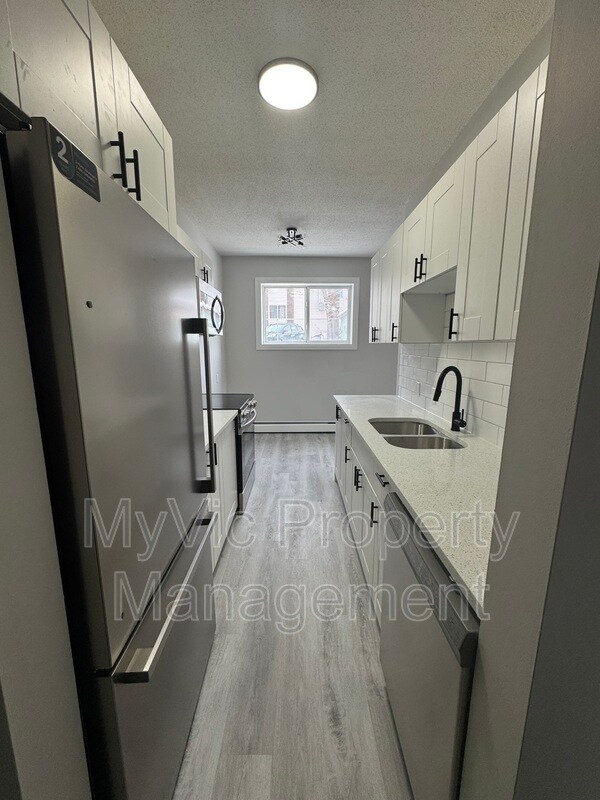 Photo - 10130-10159 159 St NW Unit One Bed