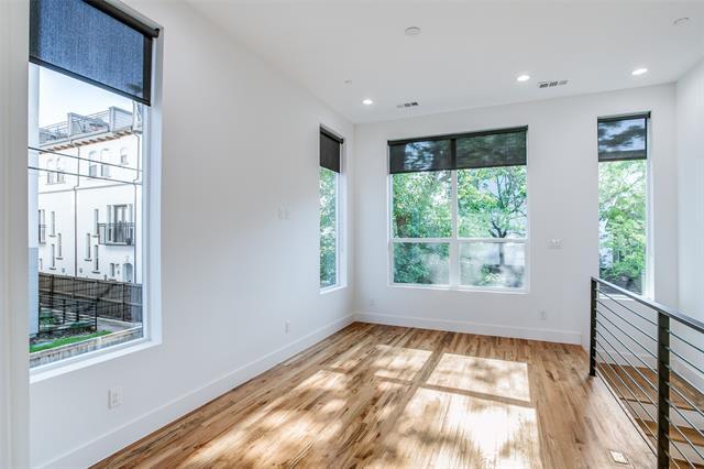 Photo - 5915 Hudson St