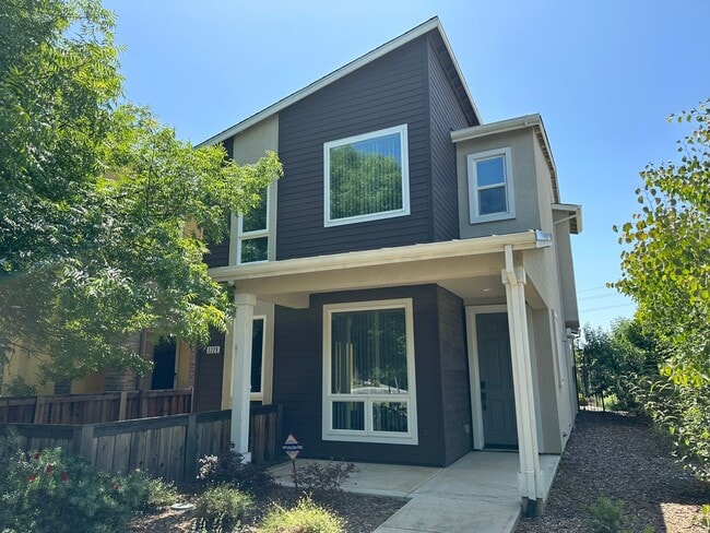 Photo - Charming 3 Bed / 2.5 Bath Home with Modern Upgrades