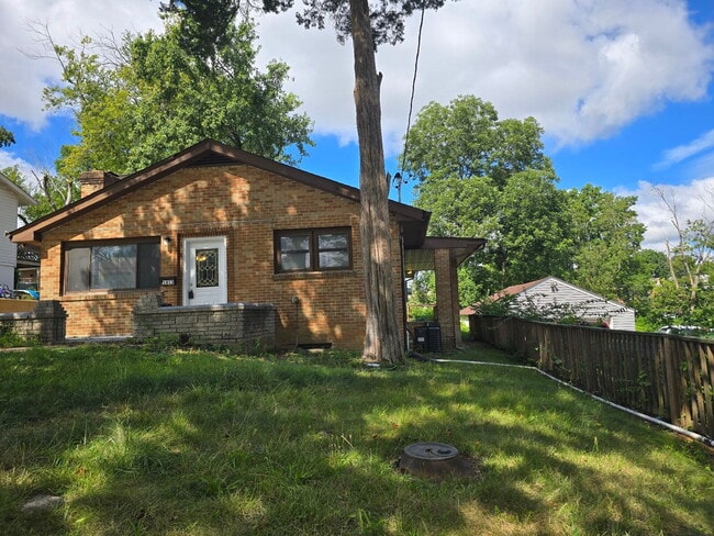 Building Photo - Affordable Comfort in a Great Location — 3...