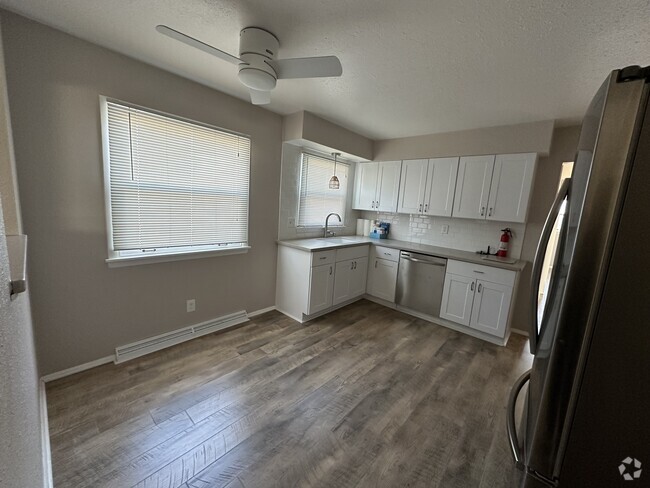 Building Photo - 3658 S Brust Ave Unit 3658 - Ground Floor Rental