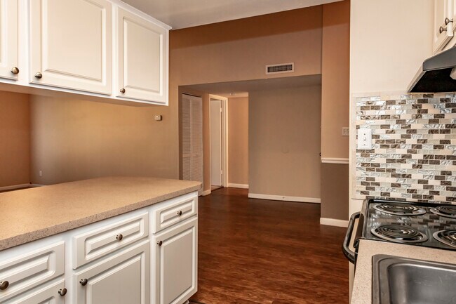 Kitchen - The Avenue Apartments