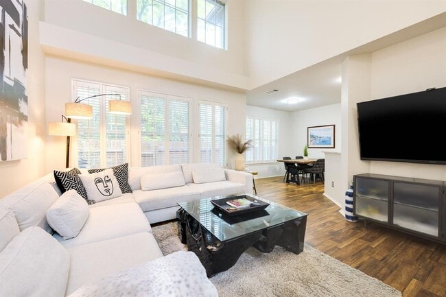 Building Photo - 4501 Whispering Valley Dr Unit 3